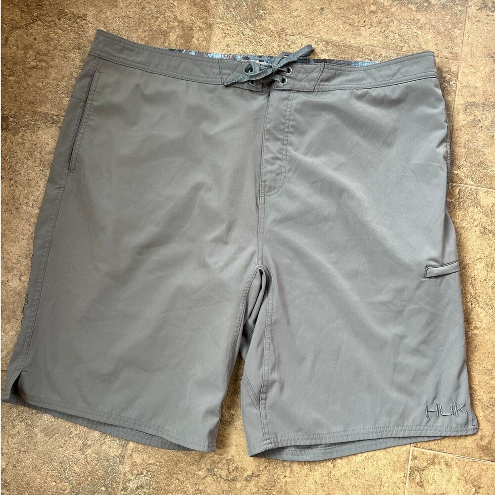 HUK Performance Shorts, stretch Quick Dry gray, Men's size 42